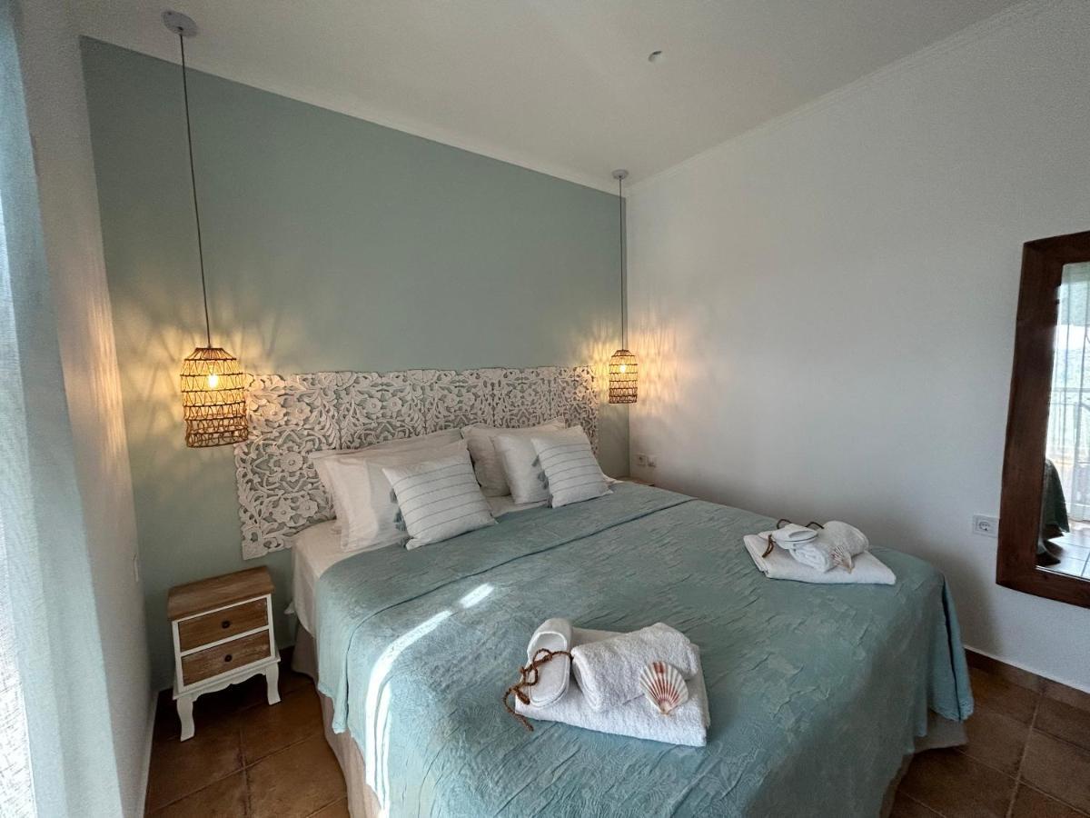 Calliopes By The Sea Boutique Suites Paralía Dionysíou Eksteriør bilde