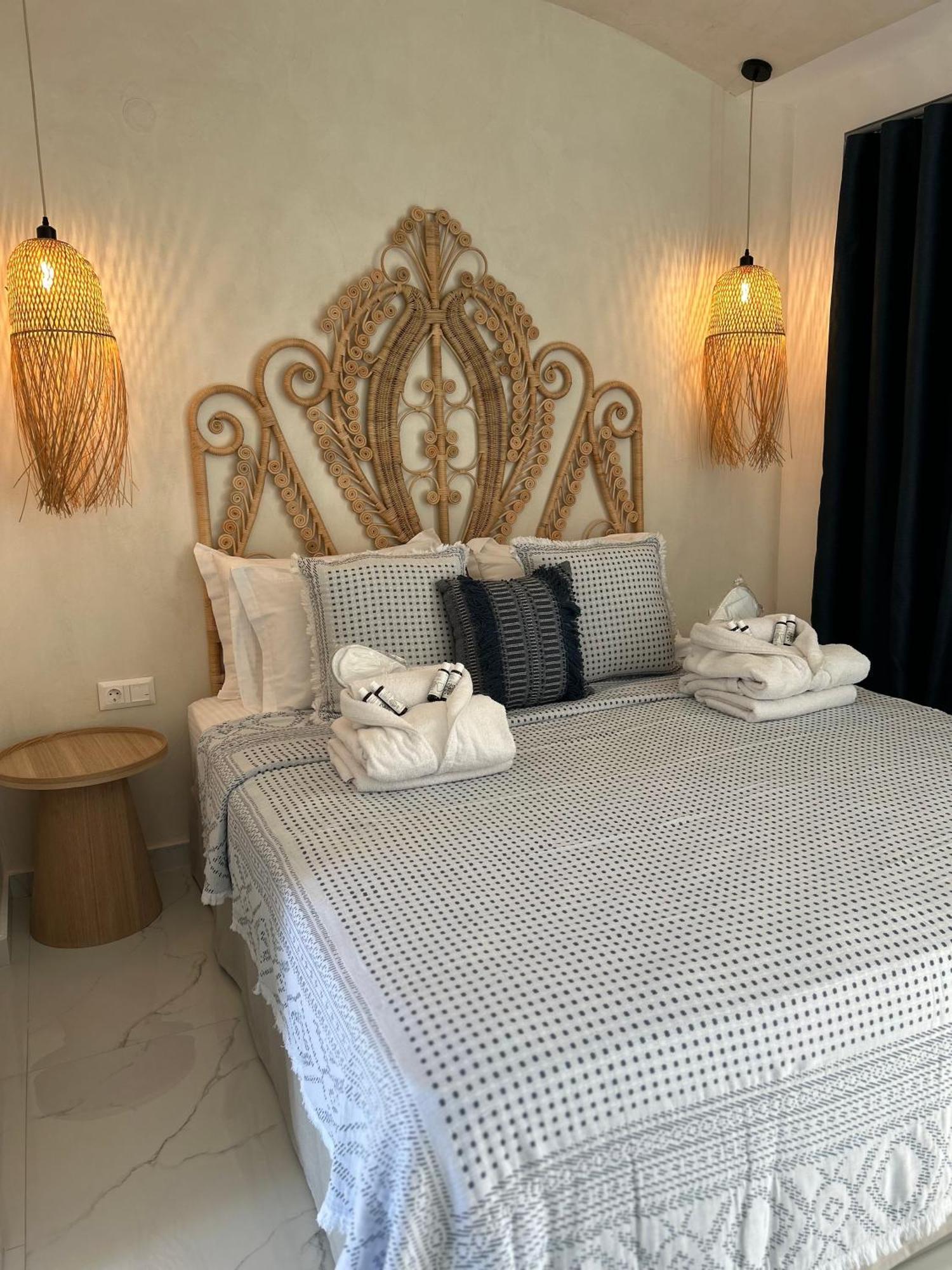 Calliopes By The Sea Boutique Suites Paralía Dionysíou Eksteriør bilde